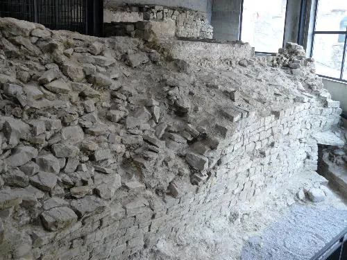 Antiquarium e mura di Via del Seminario