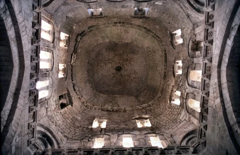 Battistero medievale "Tomba di Rotari"