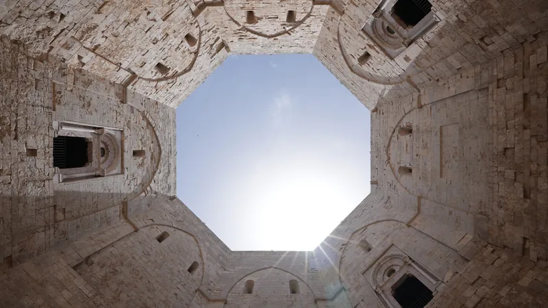 Castel del Monte - Storia e struttura di Castel del Monte