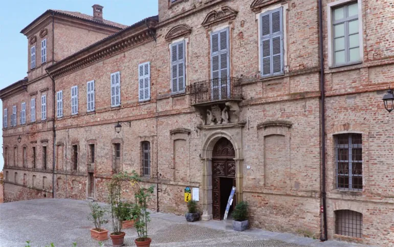 Castello degli Alfieri DI Magliano