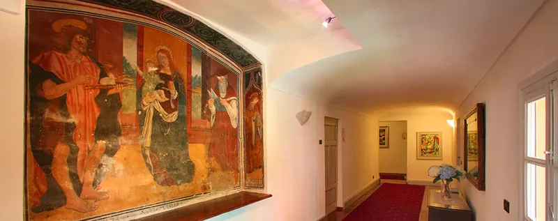 Castello rosso (affresco "Madonna Col Bambino" di Hans Clemer)