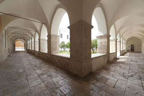 Chiostro di Santa Chiara