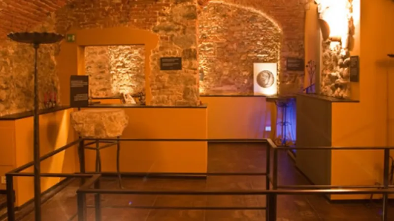Domus romana Lucca "Casa del Fanciullo Sul Delfino"
