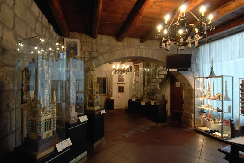 Mostra permanente del sodalizio dei facchini di Santa Rosa