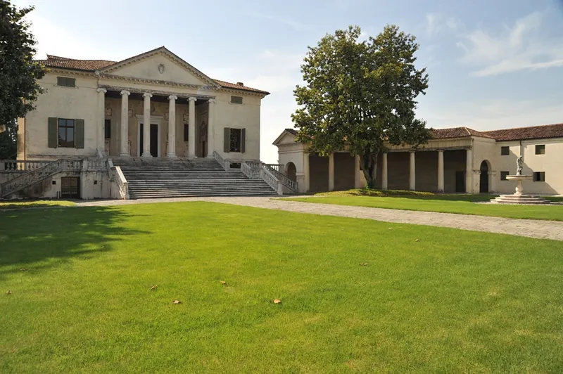 Museo archeologico nazionale di Fratta Polesine (barchessa di Villa Badoer)