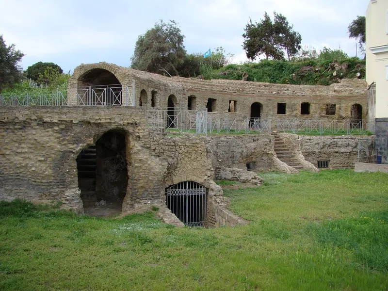 Parco archeologico dei Campi Flegrei - Cento Camerelle, Bauli