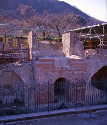 Parco archeologico dei Campi Flegrei - Necropoli c.d. di San Vito, settore della necropoli di Puteoli