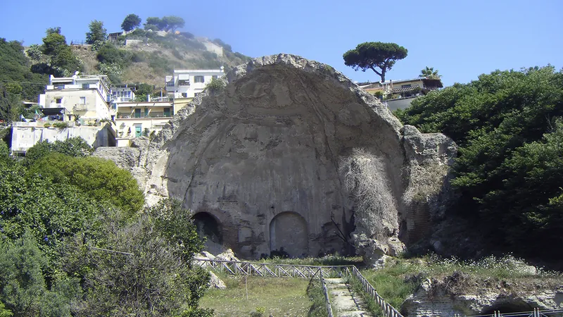 Parco archeologico dei Campi Flegrei - Tempio c.d. di Diana, Baia