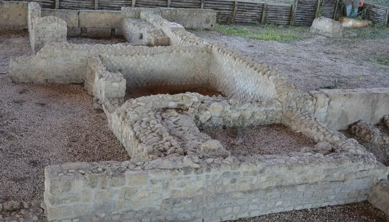 Parco archeologico dei Campi Flegrei -  Villa del Torchio a Quarto