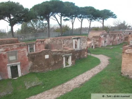 Parco archeologico di Ostia antica - Necropoli di Porto - Isola Sacra