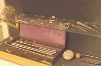 Raccolta di antichi strumenti chirurgici veterinari