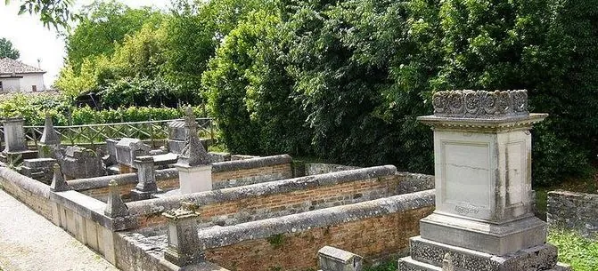 Sepolcreto della c.d. via Annia
