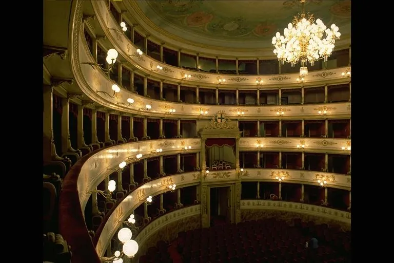 Teatro comunale Luciano Pavarotti