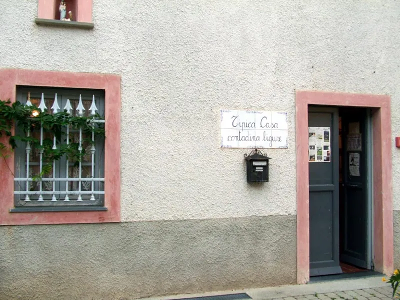 Tipica casa contadina ligure di Sciarborasca